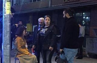 Yere yığılan kadına ilk müdahale civardaki esnaftan...