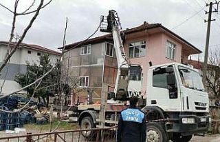 Yıkılan bacaların kaldırılması sürüyor