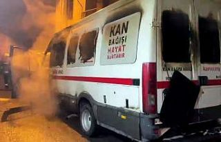 Yozgat’ta kan bağış minibüsü yandı