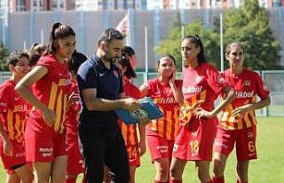 Yukatel Kayseri Kadın FK hafta içi mesaisinde