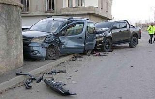 Yüksekova’da trafik kazası: 3  yaralı