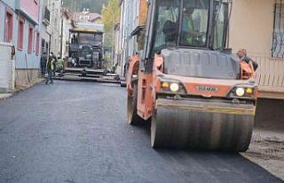 Yunus Emre Mahallesi’nde asfalt çalışması