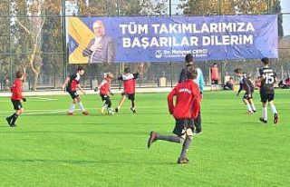 Yunusemre’de çocuklar turnuvaya doydu