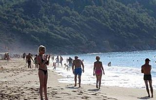 Yurtta soğuk hava etkili olurken Alanya’da deniz...