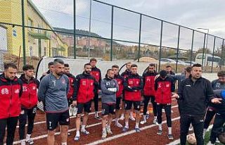 Zorlu maç öncesi eski futbolculardan 1969 Bilecik...