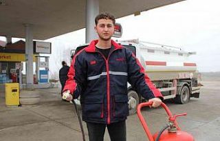 19 yaşındaki çalışan, akaryakıt istasyonunu...