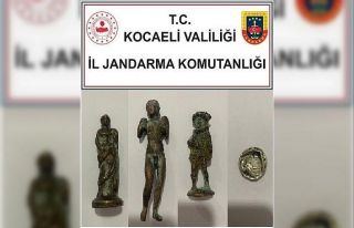 2 şüphelinin üstünde sikke ve 3 tarihi obje ele...