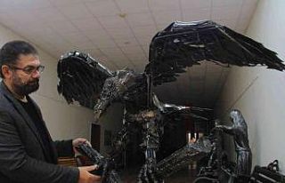 3 binden fazla atık malzemeyle 150 kiloluk dev kartal...