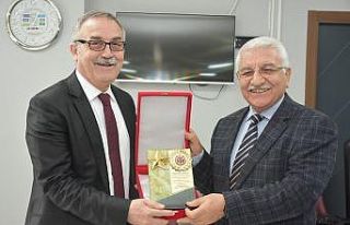 47 yıl 3 ay görev yaptı