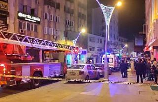 8 katlı binanın çatısına çıktı, polis güçlükle...