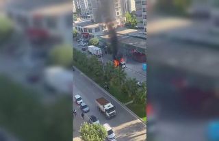Adana’da minibüs alevlere teslim oldu
