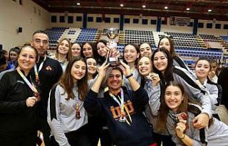 ADÜ, voleybol turnuvasında ödülleri topladı