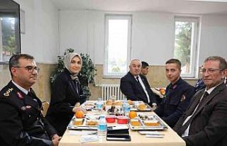 Afyonkarahisar Valisi Yiğitbaşı Mehmetçik ile...