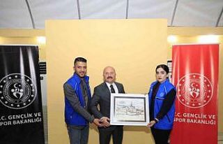 Ağrı Valisi Varol, üniversite öğrencileri ile...