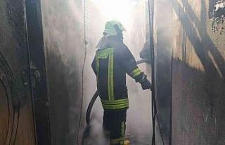 Ahşap bina küle döndü