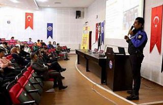 Akademisyen ve öğrencilere "kadına el kalkmaz"...