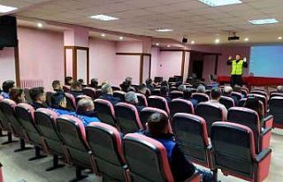 Aksaray’da trafik jandarmasından zabıtaya trafik...