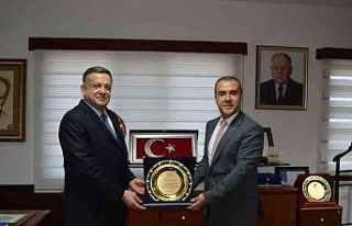 Ali Erdemoğlu’na teşekkür plaketi