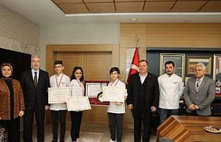 Altın tavayı kazanan öğretmen ve öğrencilere...