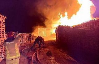 Ambalaj fabrikasında korkutan yangın, fabrikaya...