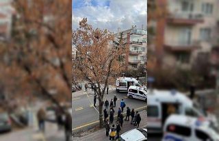 Ankara’da eski eşini ağır yaralayarak başında...