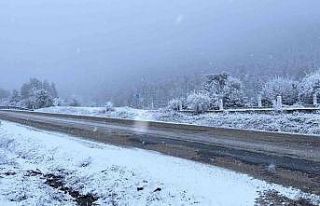 Ankara’ya mevsimin ilk karı düştü