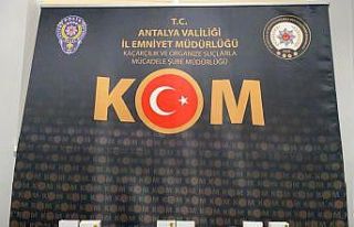 Antalya’da gümrük kaçağı telefona geçit yok