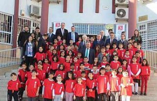 Antalya’da öğrencilere 1 yılda 40 bin spor malzemesi...