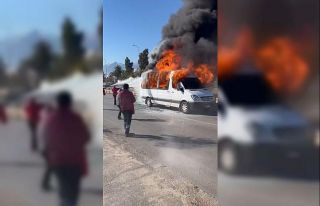 Antalya’da servis minibüsü alevlere teslim oldu