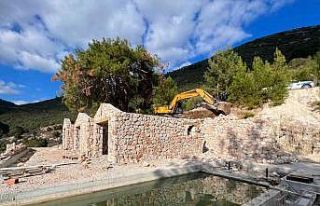 Antalya’nın Kaş ilçesinde 12 kaçak yapı yıkıldı