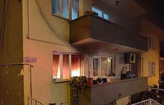 Apartmanın zemin katında çıkan yangın paniğe...