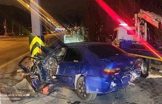 Aracının direksiyon hakimiyetini kaybedip bariyerlere...