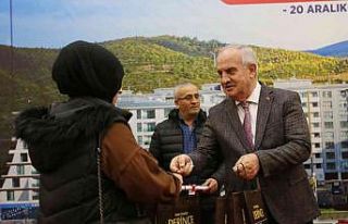 Araptepe’de hak sahiplerinin tapu sevinci