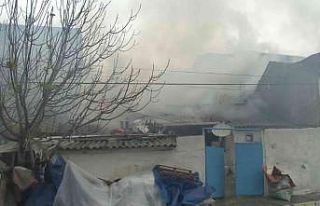 Arnavutköy’de gecekondu da korkutan yangın