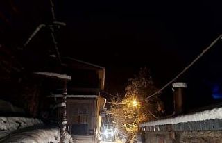 Artvin’de eşya taşırken kar deniyle mahsur kalan...