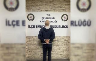 Asansörde kız çocuğunu bıçakla taciz eden şahıs...