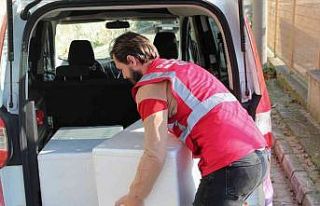 Aşevinin kazanları onlar için kaynıyor