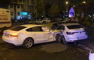 Ataşehir’de iki otomobil çarpıştı: 3 yaralı
