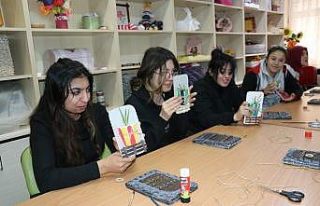 Atık malzemeler özel eğitimli öğrencilerin elinde...