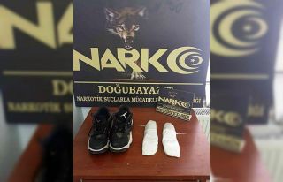 Ayakkabı içerisine saklanmış uyuşturucu ele geçirildi