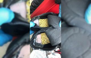 Ayakkabıya gizlenen uyuşturucu polisin dikkatinden...