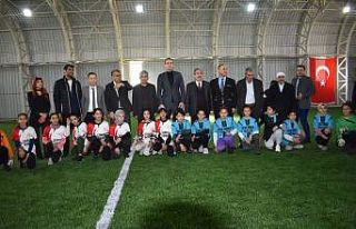 Aydınlar beldesi öğrencileri spor sahasına kavuştu