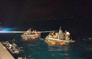 Ayvalık açıklarında 40 düzensiz göçmen kurtarıldı