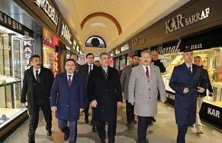 Azerbaycan Savunma Bakanı ve Vali Çiçek’ten Esnaf...