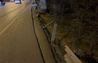 Bağcılar’da kontrolden çıkan otomobil bariyerleri...