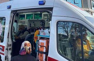 Bahçesindeki çardağın çatısı üzerine devrildi