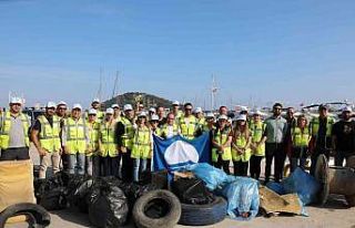 Balıkçı Barınağı’ndan 200 kilogram atık toplandı