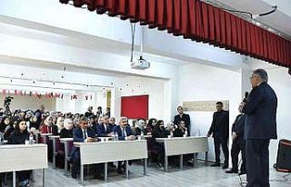 Başkan Büyükkılıç, Kariyer Günleri’nde öğrencilerle...