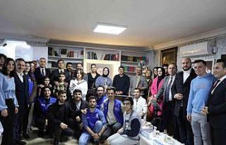 Başkan Çelik gönüllü gençlerle buluştu