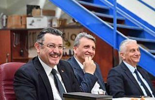 Başkan Genç, belediye işçileriyle bir araya geldi